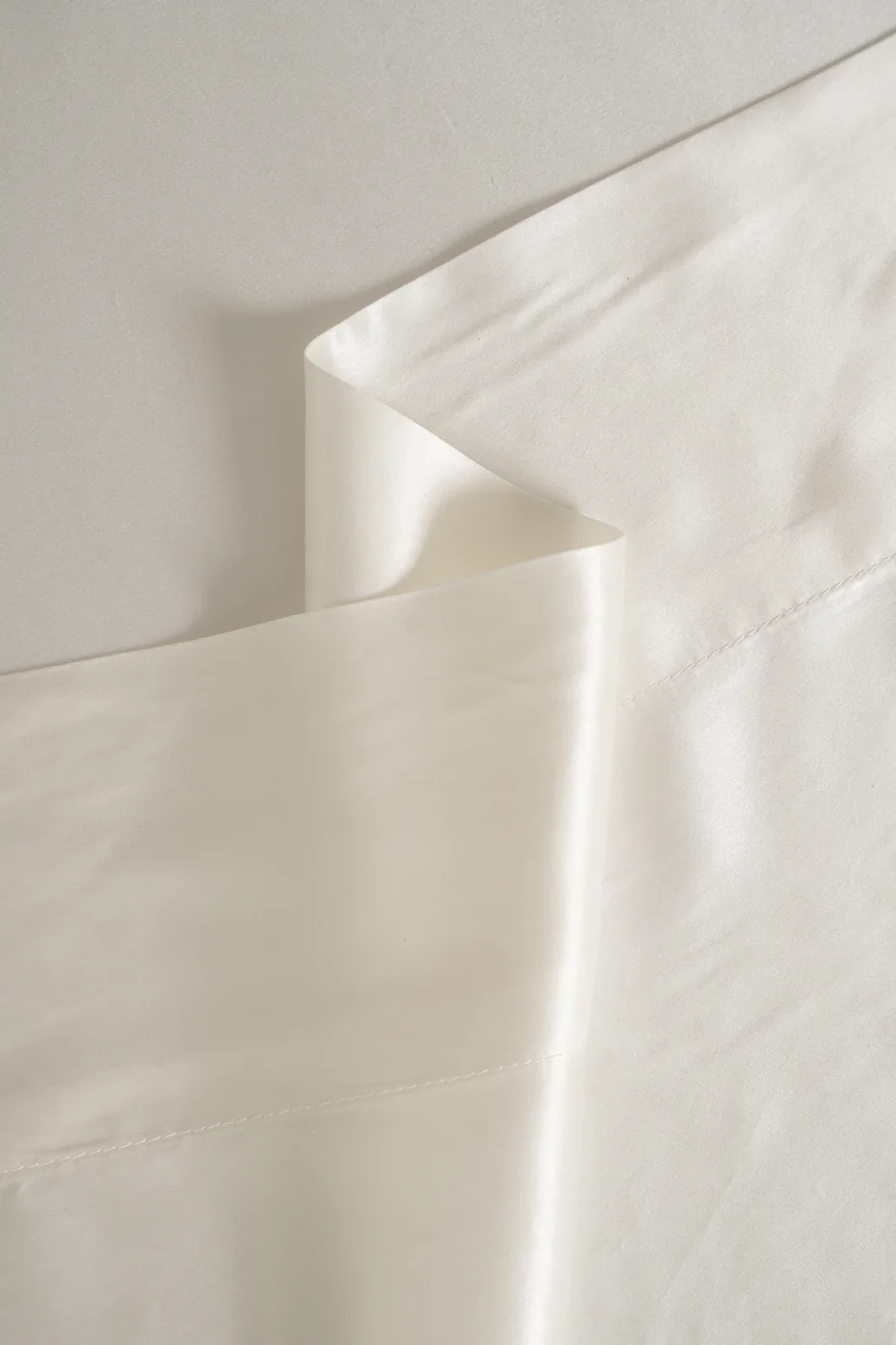 22-Momme Mulberry Silk Sheet Set view 2